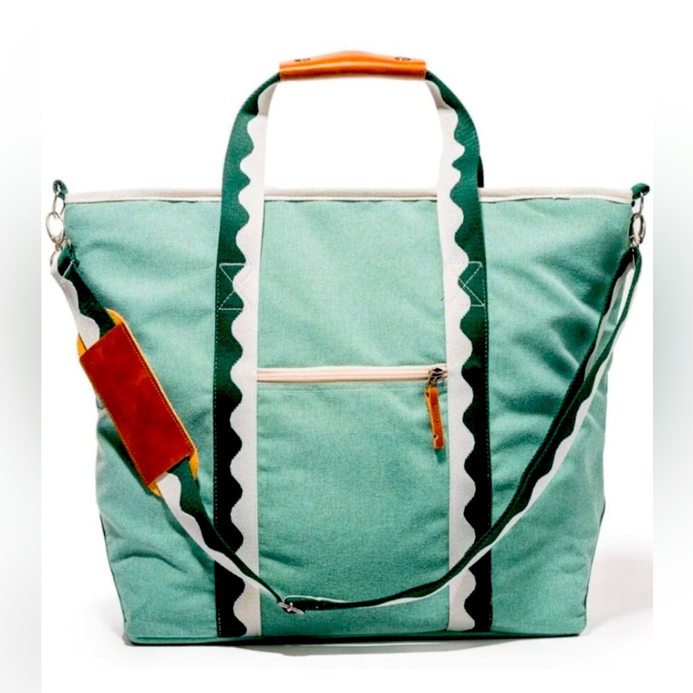 THE PREMIUM COOLER TOTE BAG -
(NWT)
RIVIE GREEN. Still in Package’
